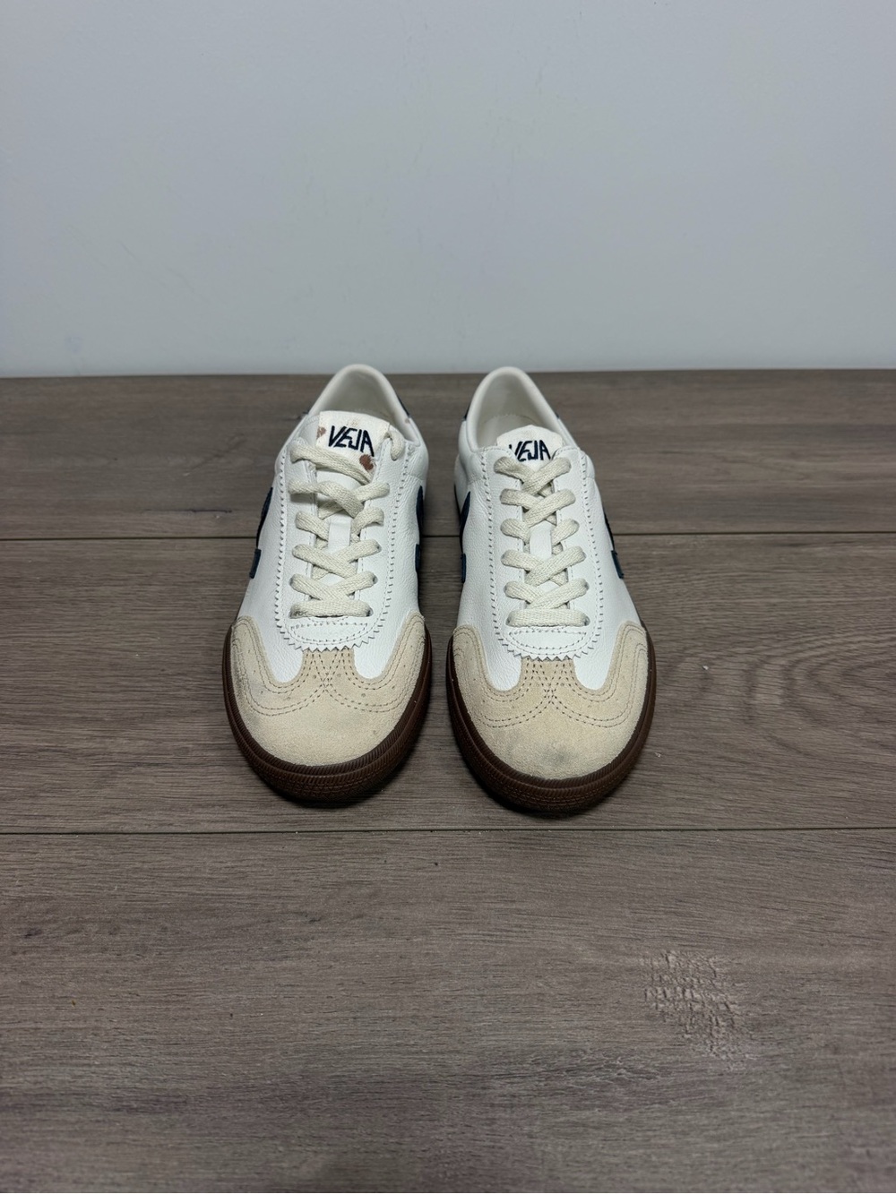 Used women Veja Volley Leather Sneakers size 7 - Picture 3 of 10
